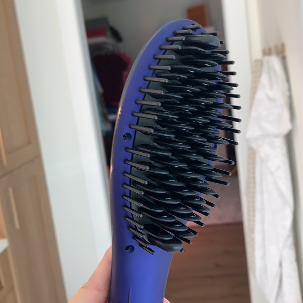 Ionic heated straightening brush
